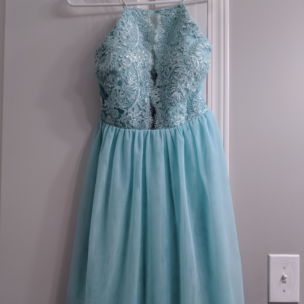 Formal Dress - Picture 2 of 8